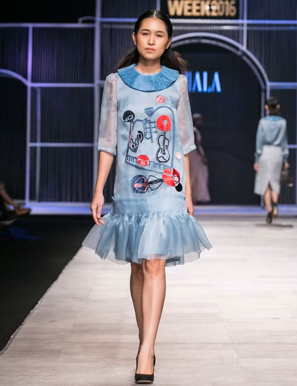 Một trong những thiết kế của thương hiệu Luala tại VIFW Thu Đông 2016. Một trong những thiết kế của thương hiệu Luala tại VIFW Thu Đông 2016.