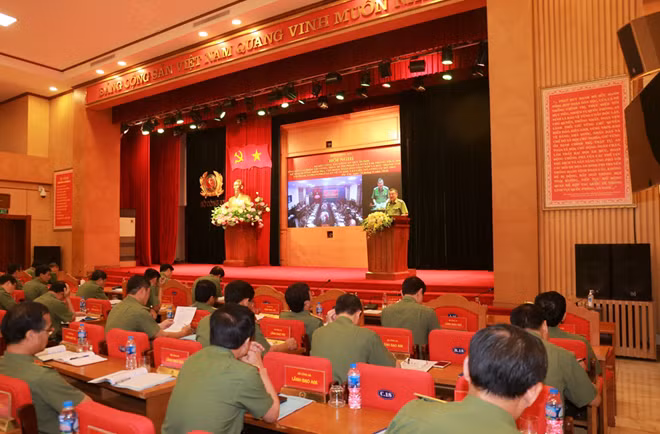 Thiếu tướng Tô Ân Xô, Chánh Văn phòng Bộ Công an báo cáo tình hình, kết quả công tác công an Quý III/2020 và tổng kết cao điểm tấn công, trấn áp tội phạm.