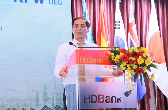 Thứ trưởng Thường trực Bộ Ngoại giao Bùi Thanh Sơn phát biểu tại Lễ ký kết.