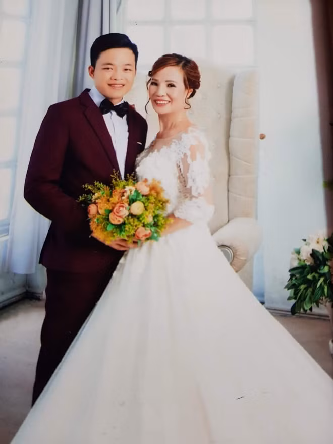 Ảnh cưới của cặp đôi.
