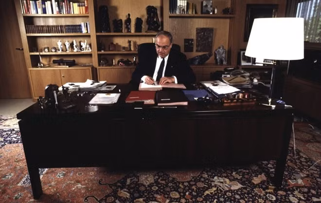 Văn phòng thủ tướng Helmut Kohl đặt trong tòa nhà Kanzleramt ở Bonn vào năm 1991. Ảnh nguồn: Ulrich Baumg.