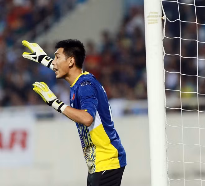 Thủ môn sinh năm 1990 sẽ ở lại V.League trong màu áo đội bóng mới.
