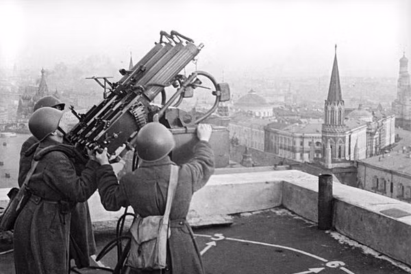 Hồng quân Liên Xô bảo vệ Moscow, tháng 11-1941.