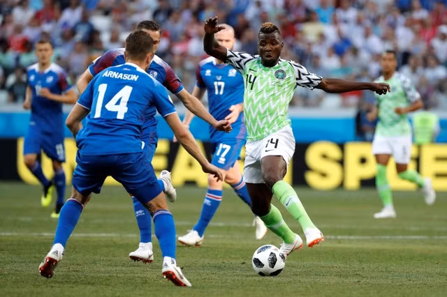 Hai đội đang triển khai lối đá đôi công hấp dẫn. Ảnh: FIFA.
