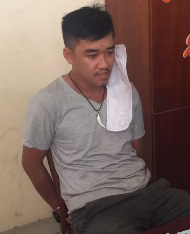 Đối tượng Bùi Đức Hoàng điều hành đường dây tàng trữ mua bán trái phép các loại súng ngắn trong phạm vi cả nước.