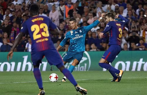 Ronaldo ghi bàn nâng tỷ số lên 2-1. Ảnh: Reuters.