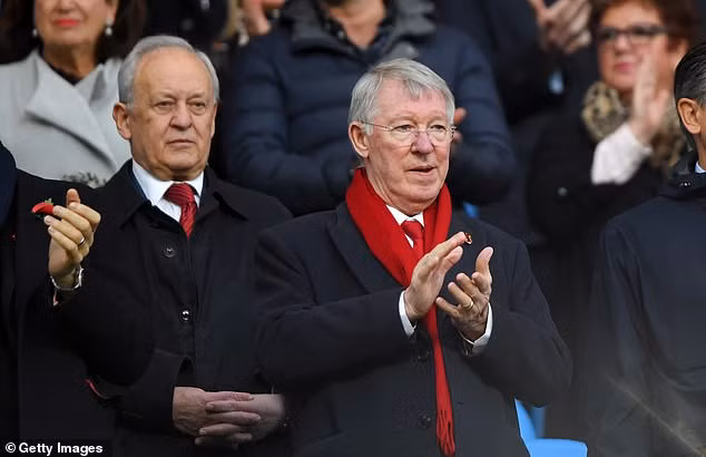Sir Alex có một ngày "trở lại" không trọn vẹn. Sir Alex có một ngày "trở lại" không trọn vẹn.