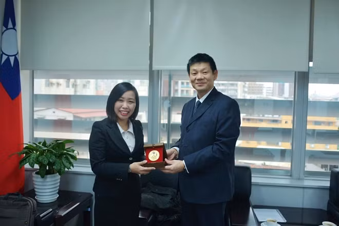 Tiến sĩ, Trung tá Nguyễn Thị Mùa.