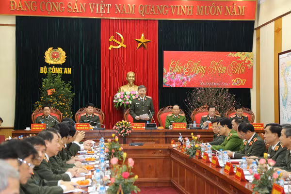 Bộ trưởng Tô Lâm phát biểu chỉ đạo tại Hội nghị giao ban Bộ trưởng Tô Lâm phát biểu chỉ đạo tại Hội nghị giao ban