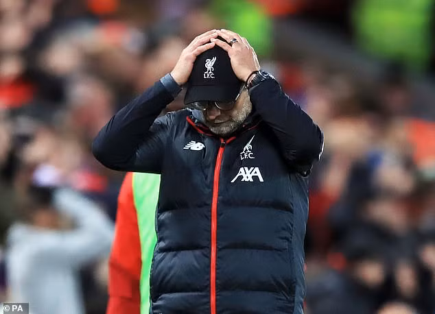 Liverpool có thể bị ngáng đường tới ngôi vương vì dịch COVID-19. Liverpool có thể bị ngáng đường tới ngôi vương vì dịch COVID-19.