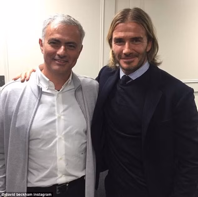 Beckham chia sẻ bức ảnh anh chụp cùng HLV Mourinho sau trận đấu trên tài khoản Instagram. Beckham chia sẻ bức ảnh anh chụp cùng HLV Mourinho sau trận đấu trên tài khoản Instagram.