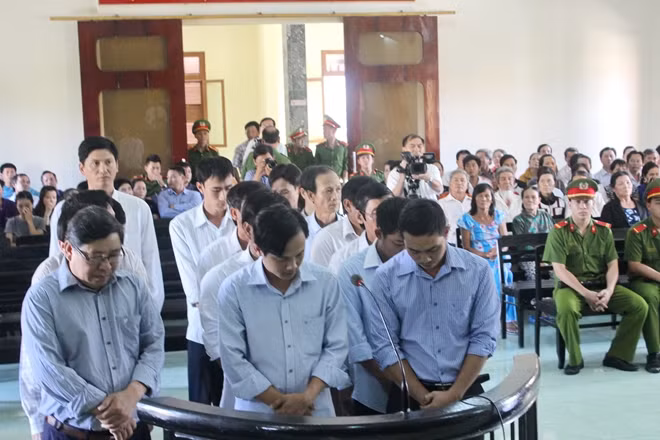 Bị cáo Nguyễn Tài cùng các đồng phạm trong phiên xử sở thẩm ngày 14-9-2016 của TAND tỉnh Phú Yên nhưng sau đó bản án sơ thẩm đã bị TAND cấp cao tại Đà Nẵng tuyên hủy để điều tra lại