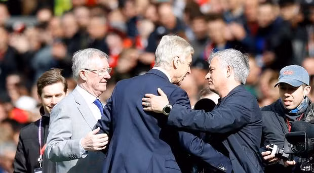 Wenger và lời chia tay từ những đối thủ ở Manchester United. Wenger và lời chia tay từ những đối thủ ở Manchester United.