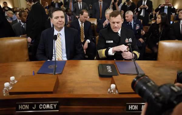 Giám đốc FBI (trái) và Giám đốc NSA tại phiên điều trần trước Ủy ban Tình báo Hạ viện. Ảnh: Reuters