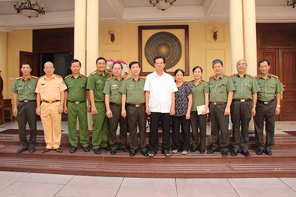 Trung tướng Nguyễn Văn Sơn, Thứ trưởng Bộ Công an chúc Tết gia đình nguyên Thủ tướng Nguyễn Tấn Dũng.