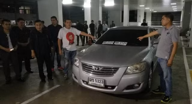 Chiếc Toyota Camry màu bạc được cho đã chở bà Yingluck trốn khỏi Thái Lan.