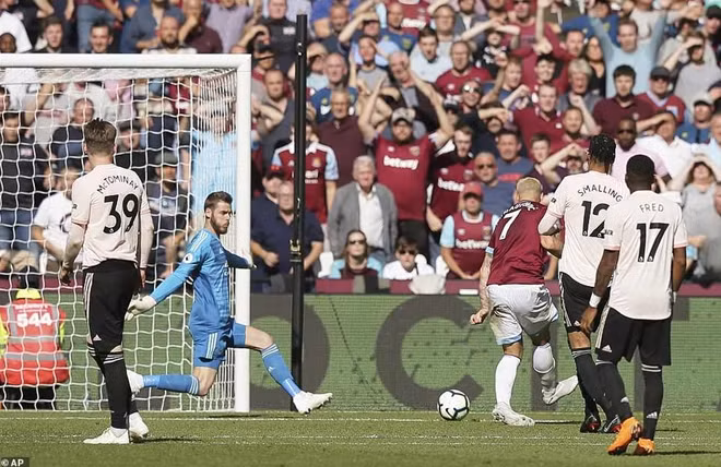 West Ham tiếp tục tạo lên một cơn địa chấn nữa tại giải Ngoại hạng.