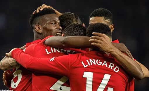 Paul Pogba lập cú đúp, Man Utd đè bẹp Huddersfield