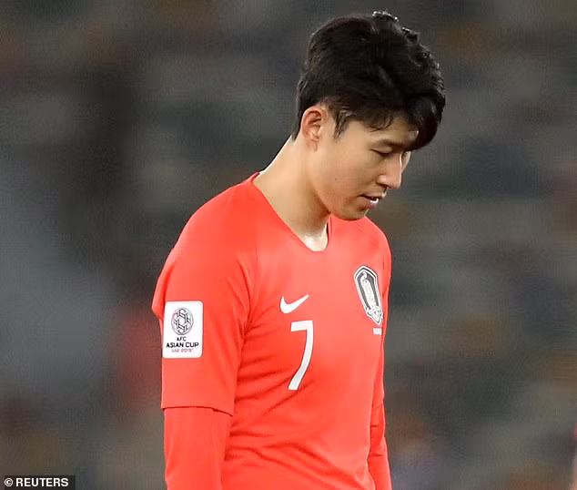 Son Heung-min sẽ sớm trở lại Anh sau khi bị loại Asian Cup 2019. Son Heung-min sẽ sớm trở lại Anh sau khi bị loại Asian Cup 2019.