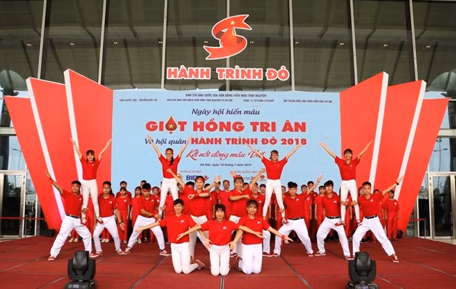 Chương trình "Kết nối dòng máu Việt" luôn được đông đảo các đoàn viên tham gia.