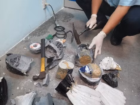 Ma túy được ngụy trang trong các tượng đá. Ma túy được ngụy trang trong các tượng đá.