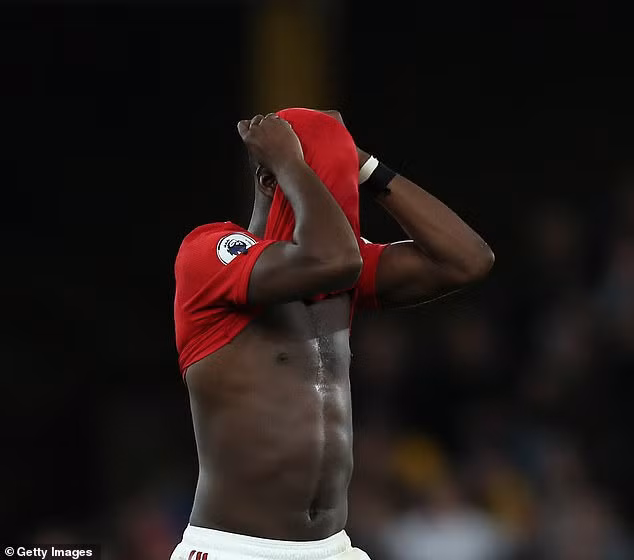 Pogba đá hỏng phạt đền... Pogba đá hỏng phạt đền...