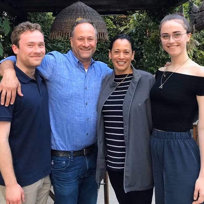 Bà Kamala Harris cùng chồng và con trai Cole, con gái Ella.