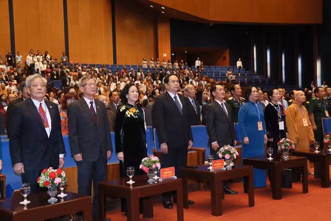 Đồng chí Trương Thị Mai, Ủy viên Bộ Chính trị, Trưởng Ban Dân vận Trung ương và các đại biểu dự phiên làm việc thứ nhất của Đại hội.
