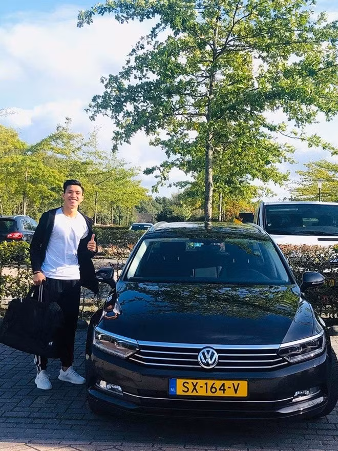 Đoàn Văn Hậu được CLB Heerenveen cung cấp xe hơi ngay sau khi đặt chân tới Hà Lan. Ảnh: Heerenveen FC.