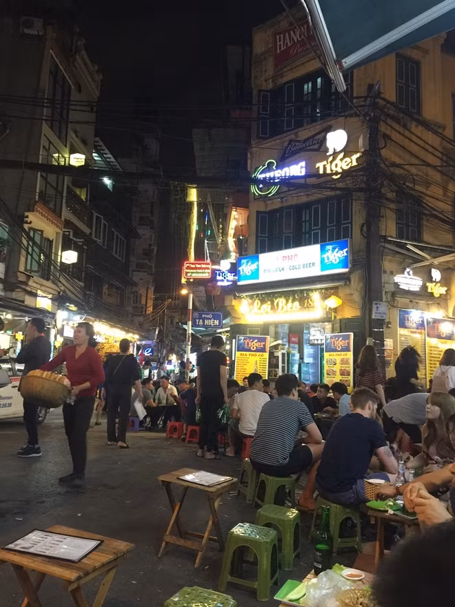 Kinh tế ban đêm không phải là nhậu đêm đến 1-2 giờ sáng (Ảnh: Shutterstock)