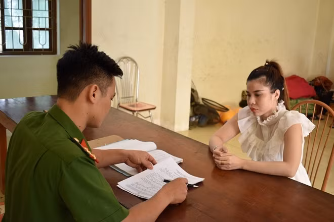 Trần Thị Quyên tại cơ quan Công an.