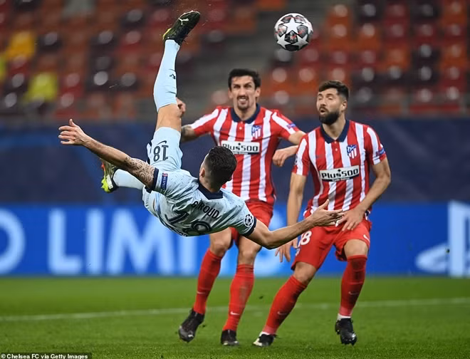 Tuy nhiên trọng tài biên phất cờ việt vị với một cầu thủ Chelsea nên phải cần tới 3 phút sau khi công nghệ VAR lên tiếng, trọng tài chính mới công nhận bàn thắng cho đại diện nước Anh.