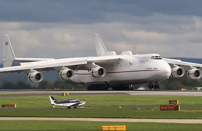 Kích thước khổng lồ của chiếc An-225.
