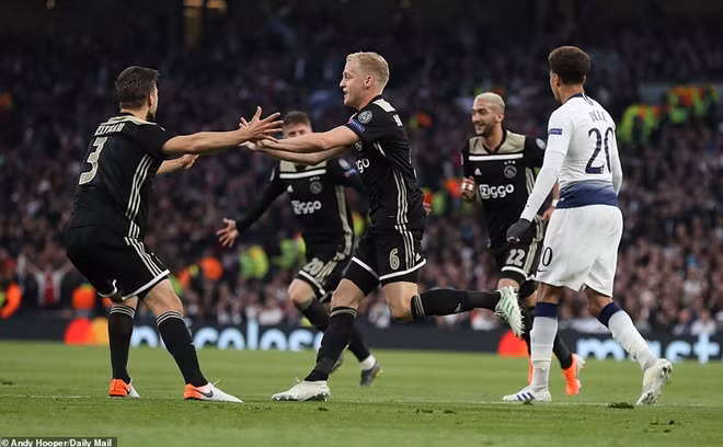 Ajax có lợi thế không nhỏ ở trận lượt về.