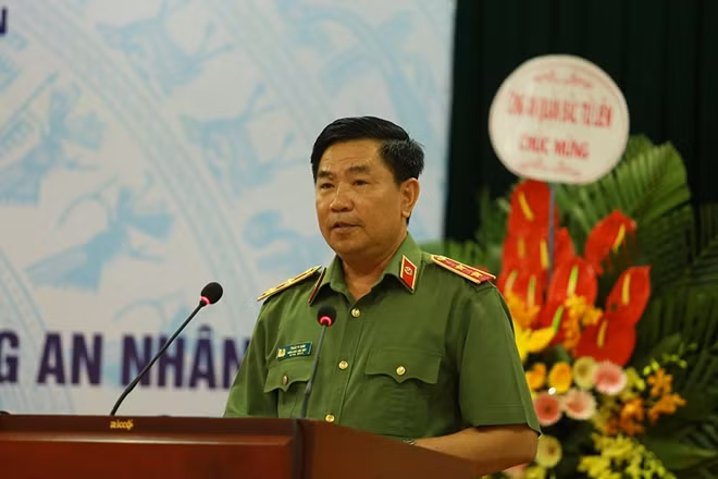 Trung tướng PGS.TS Trần Vi Dân phát biểu tại buổi gặp mặt.