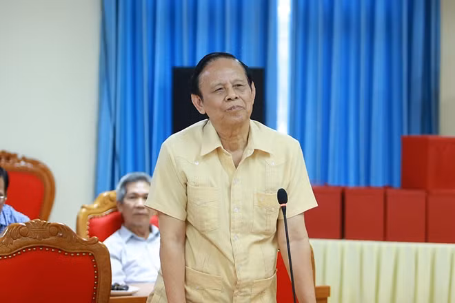 PGS. TS Nguyễn Hồng Vinh phát biểu tại buổi gặp mặt.