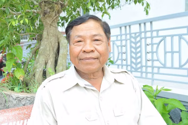 Trung tướng Sơn Cang kể lại quá trình công tác và chiến đấu của ông Hai Mung. Trung tướng Sơn Cang kể lại quá trình công tác và chiến đấu của ông Hai Mung.