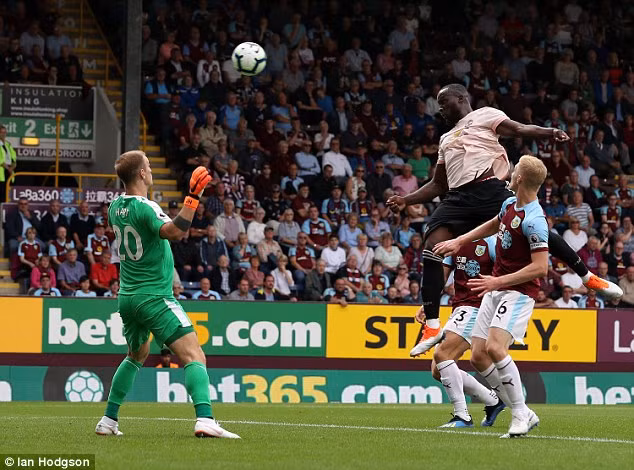 Lukaku lập cú đúp giúp Man Utd có trọn vẹn 3 điểm. Ảnh: Sport Mail. Lukaku lập cú đúp giúp Man Utd có trọn vẹn 3 điểm. Ảnh: Sport Mail.