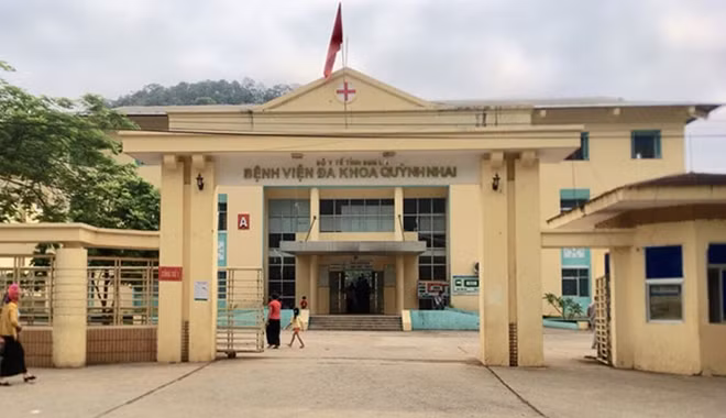 Bệnh viện Đa khoa Quỳnh Nhai nơi xả ra vụ việc.