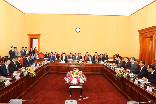 Toàn cảnh cuộc gặp.