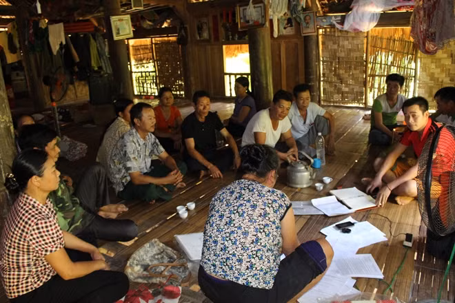 Người dân bức xức phản ánh sự việc.