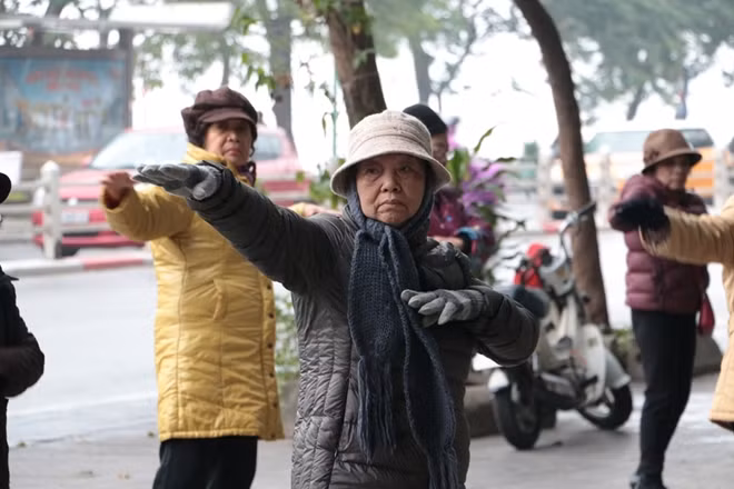 Theo nhiều bác tập thường xuyên ở đây chia sẻ trời có lạnh nữa họ cũng ra tập vì đây đã thành 1 thói quen.