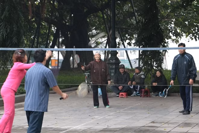 Từ tập dưỡng sinh đến đánh cầu lông....
