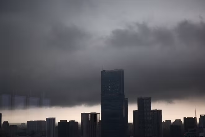Tại khu vực Cầu Giấy nhiều nhà cao tầng có thể thấy rõ hiện tượng này.