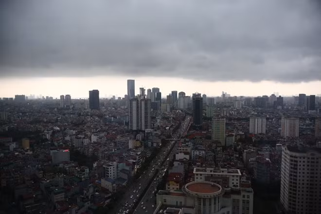 Trung tâm khí tượng thủ văn Quốc gia cảnh báo, trong cơn giông cần đề phòng lốc, sét và gió giật mạnh.
