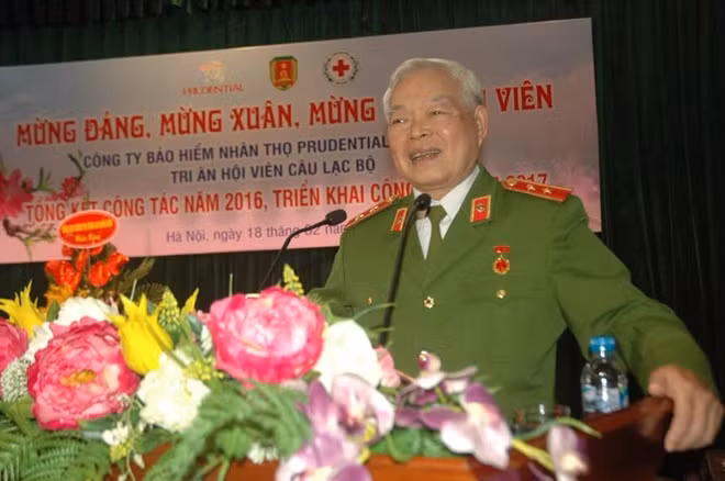 Trung tướng Lê Thành, Chủ nhiệm CLB sỹ quan hưu trí tại Hà Nội báo cáo tình hình công tác năm 2016