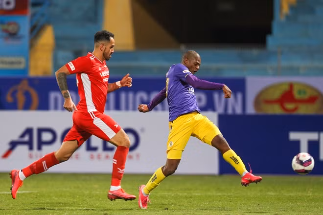 Hà Nội FC duy trì được thế trận tấn công gần như xuyên suốt 90 phút song lại bế tắc ở khâu dứt điểm cuối cùng.
