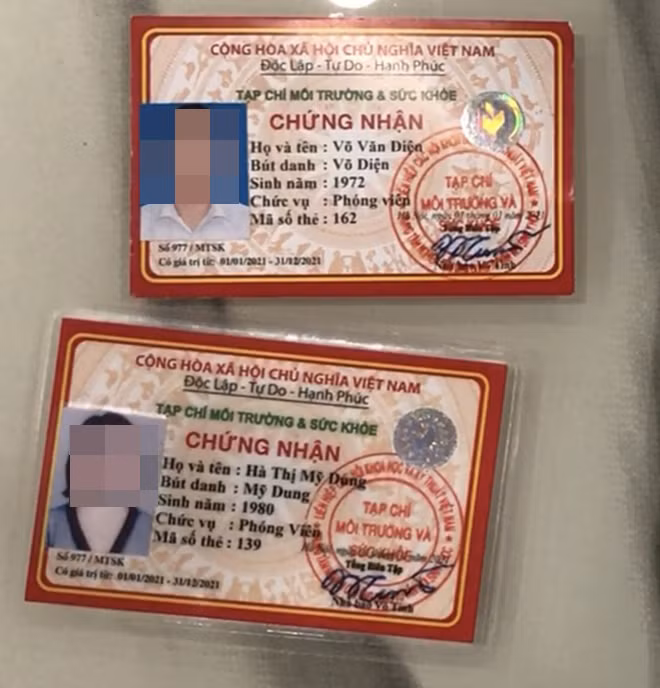 2 giấy chứng nhận phóng viên của Dung và Diệp.