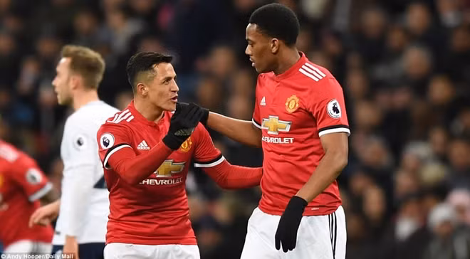 Sanchez có ngày ra mắt không thành công.