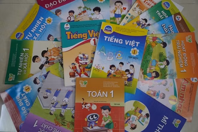 Tiết kiệm chi phí trong xuất bản, phát hành sẽ góp phần giảm giá SGK. Ảnh minh họa.